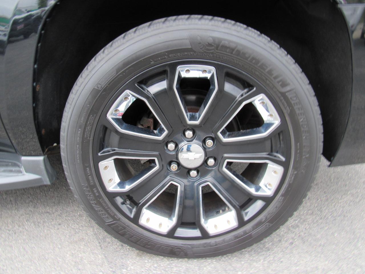 Chevrolet Suburban 4WD 4dr 1500 LS 2016