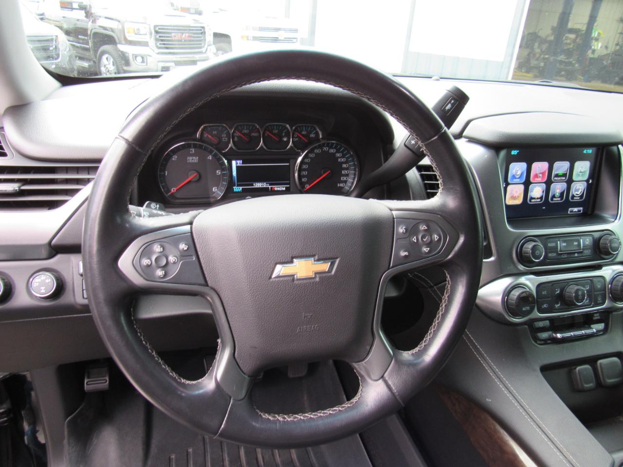 Chevrolet Suburban 4WD 4dr 1500 LS 2016