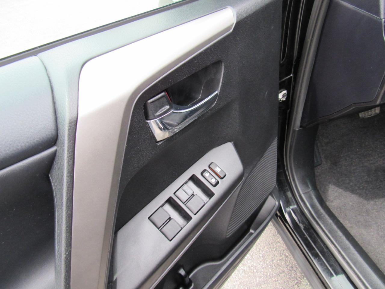 Toyota RAV4 AWD 4dr XLE (Natl) 2016