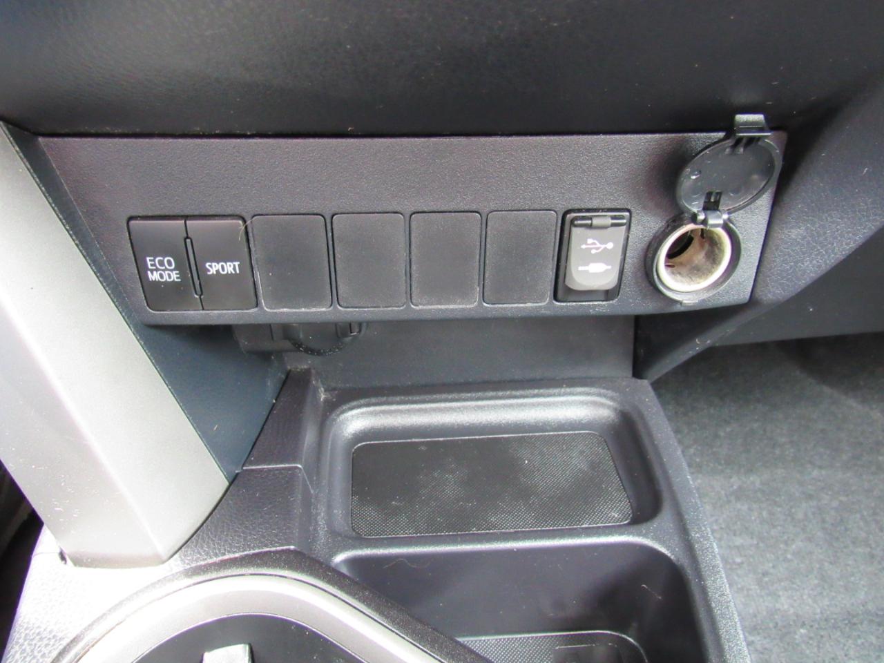 Toyota RAV4 AWD 4dr XLE (Natl) 2016