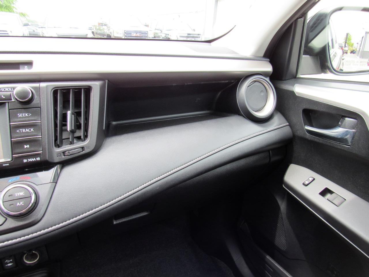 Toyota RAV4 AWD 4dr XLE (Natl) 2016