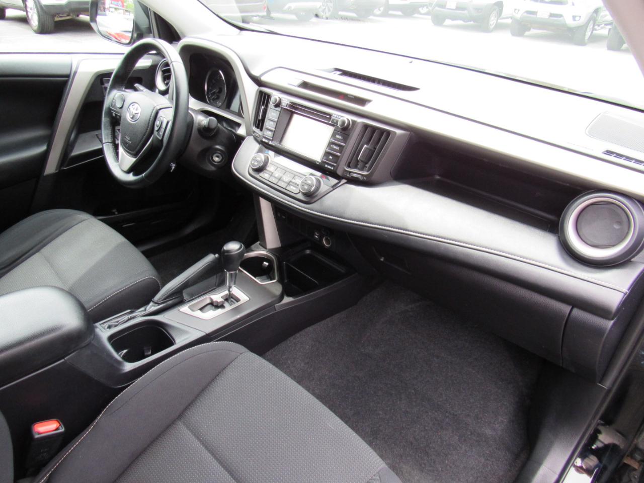 Toyota RAV4 AWD 4dr XLE (Natl) 2016