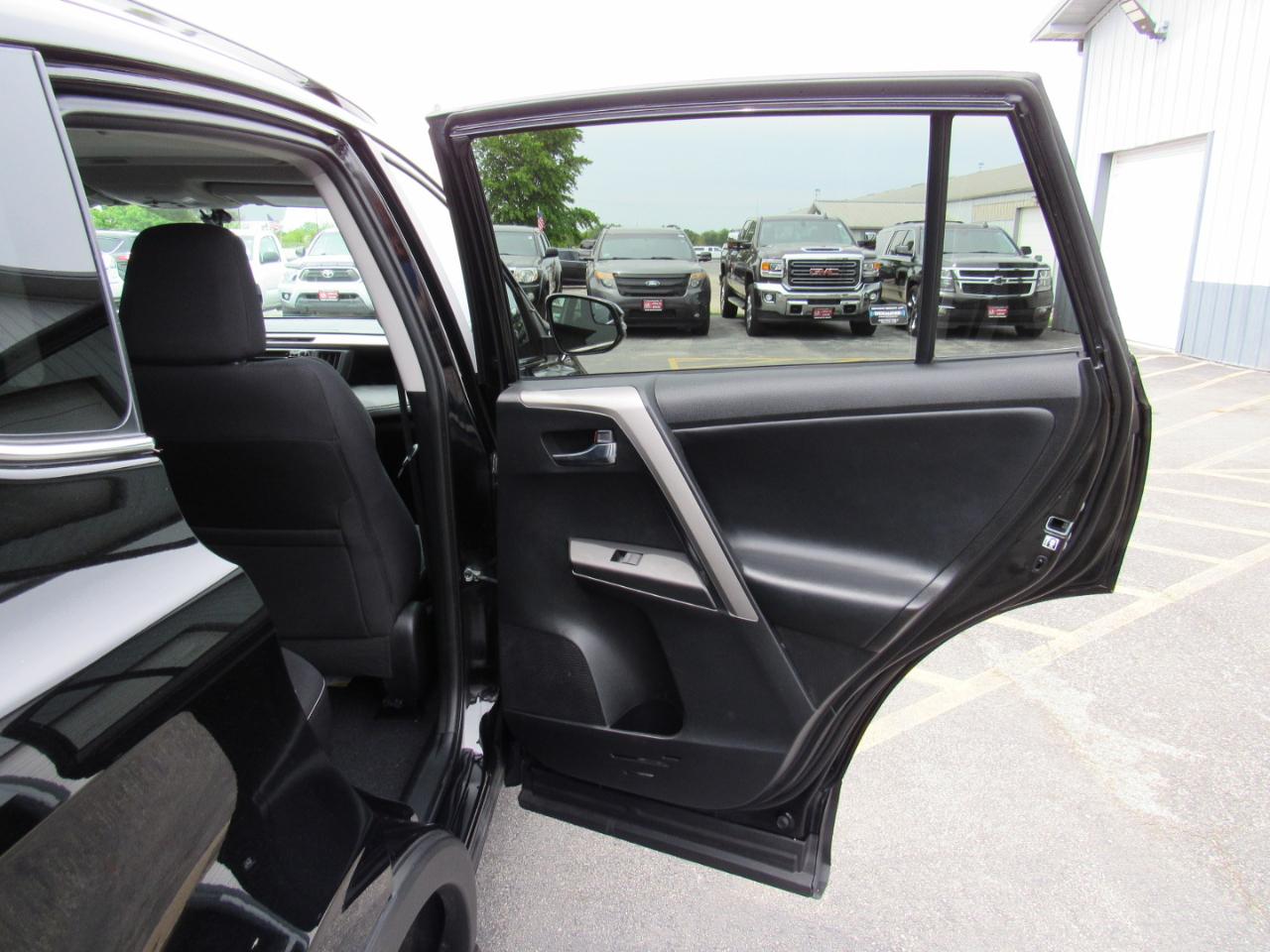 Toyota RAV4 AWD 4dr XLE (Natl) 2016