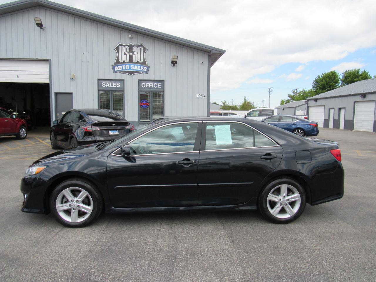 Toyota Camry 4dr Sdn I4 Auto SE (Natl) 2013