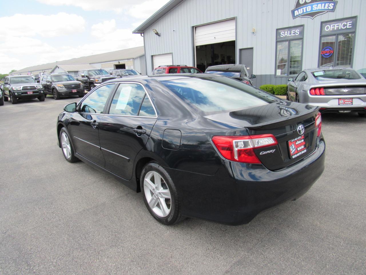 Toyota Camry 4dr Sdn I4 Auto SE (Natl) 2013