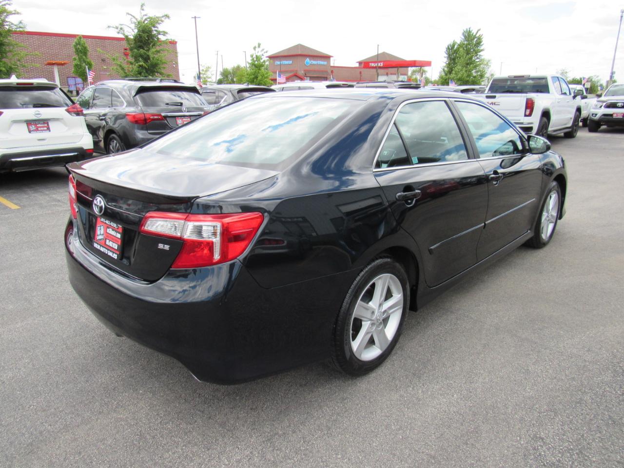 Toyota Camry 4dr Sdn I4 Auto SE (Natl) 2013