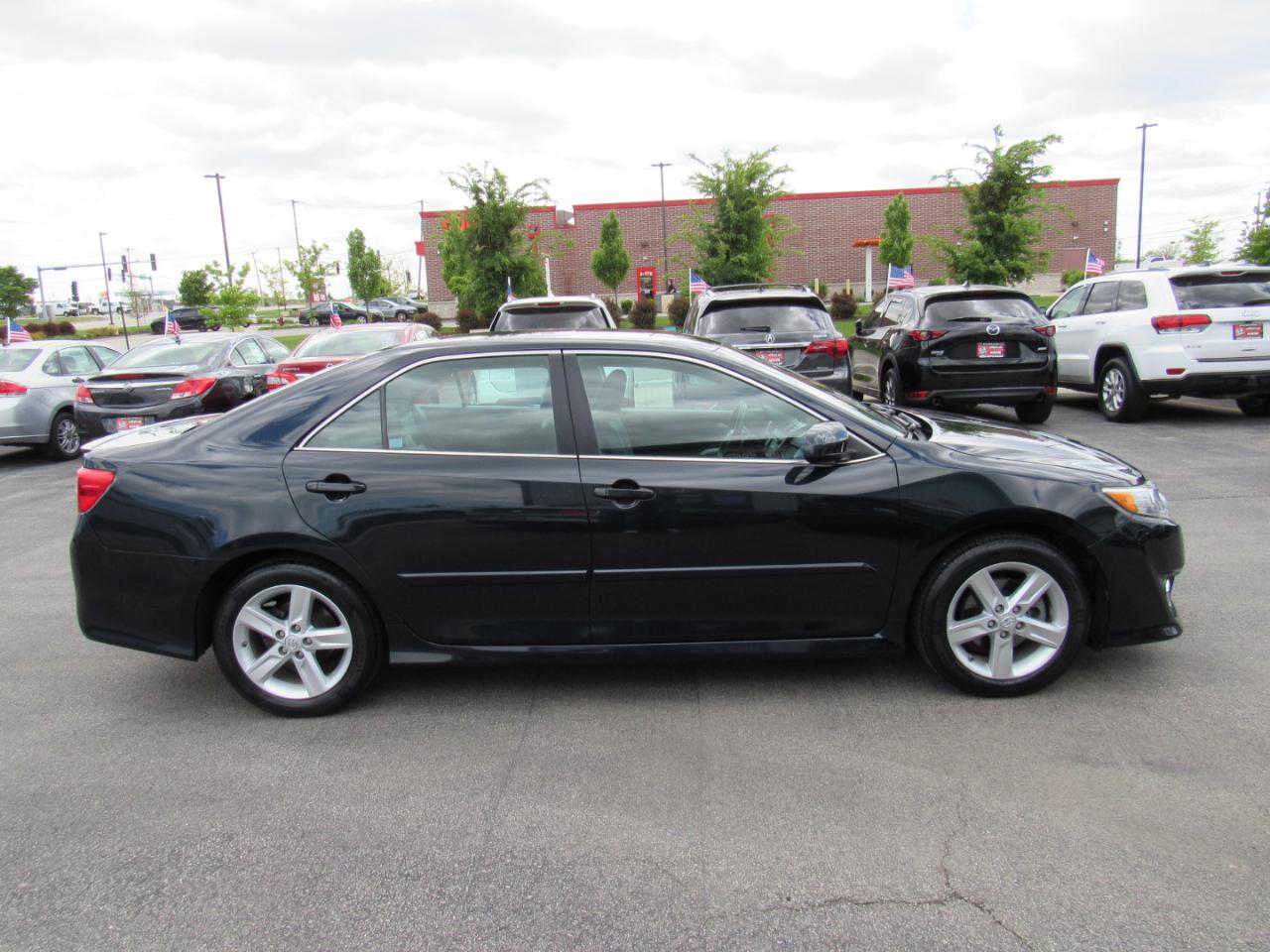 Toyota Camry 4dr Sdn I4 Auto SE (Natl) 2013
