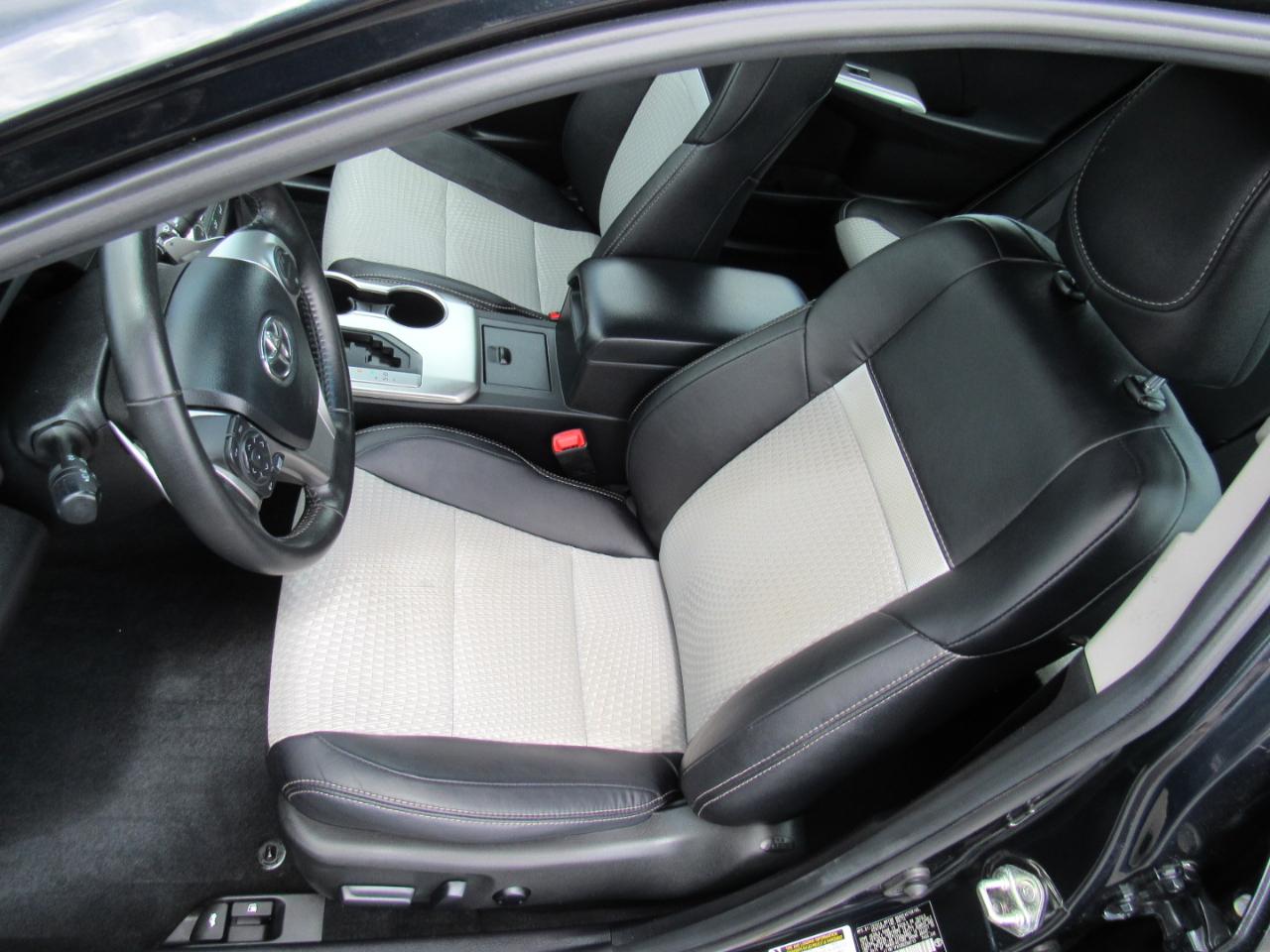 Toyota Camry 4dr Sdn I4 Auto SE (Natl) 2013