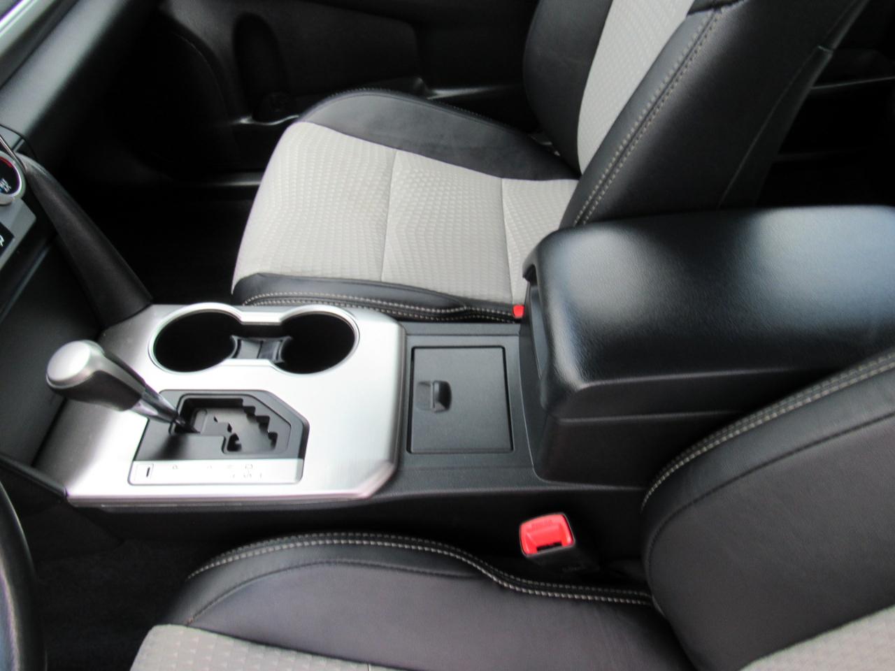 Toyota Camry 4dr Sdn I4 Auto SE (Natl) 2013