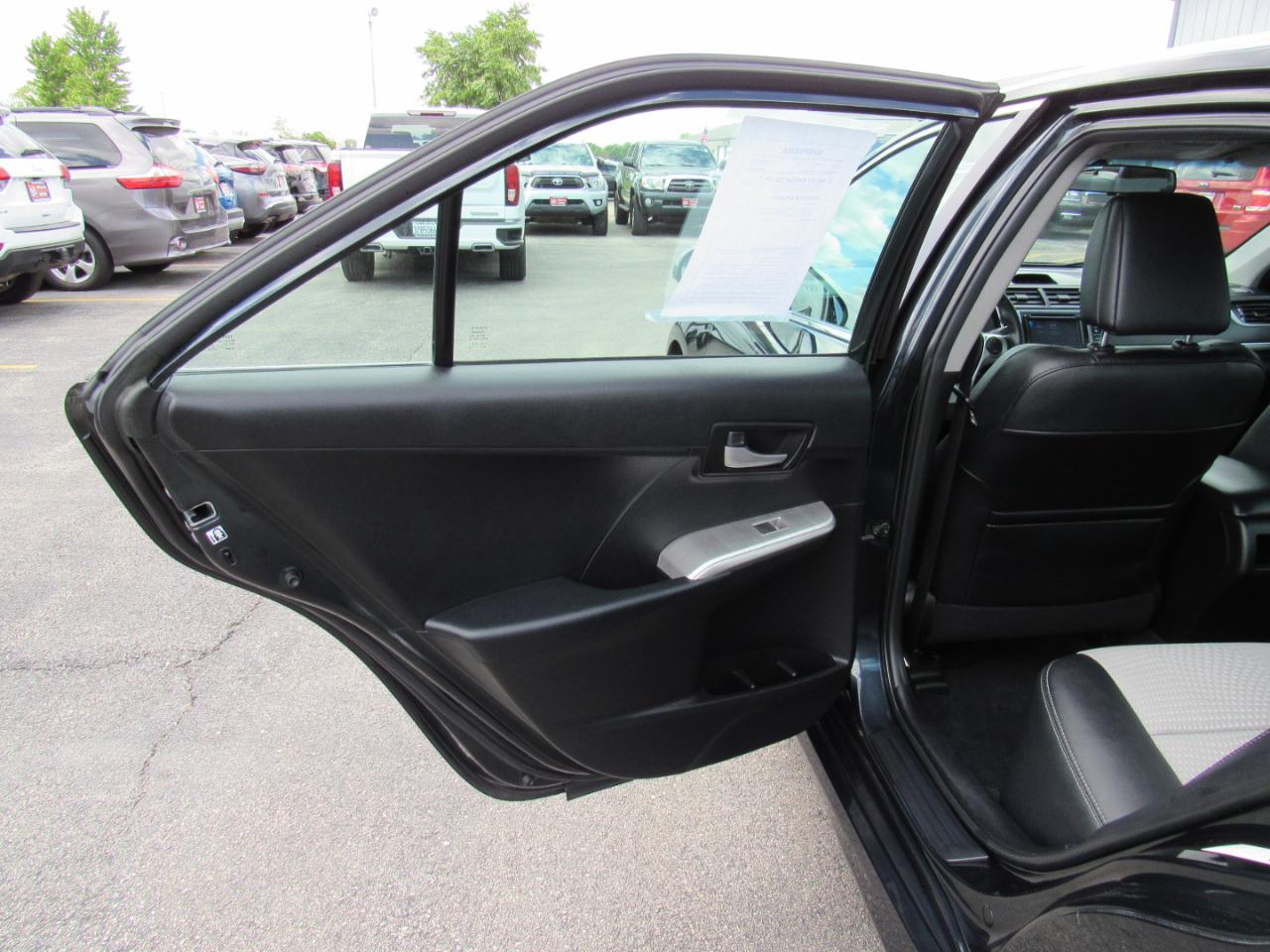 Toyota Camry 4dr Sdn I4 Auto SE (Natl) 2013