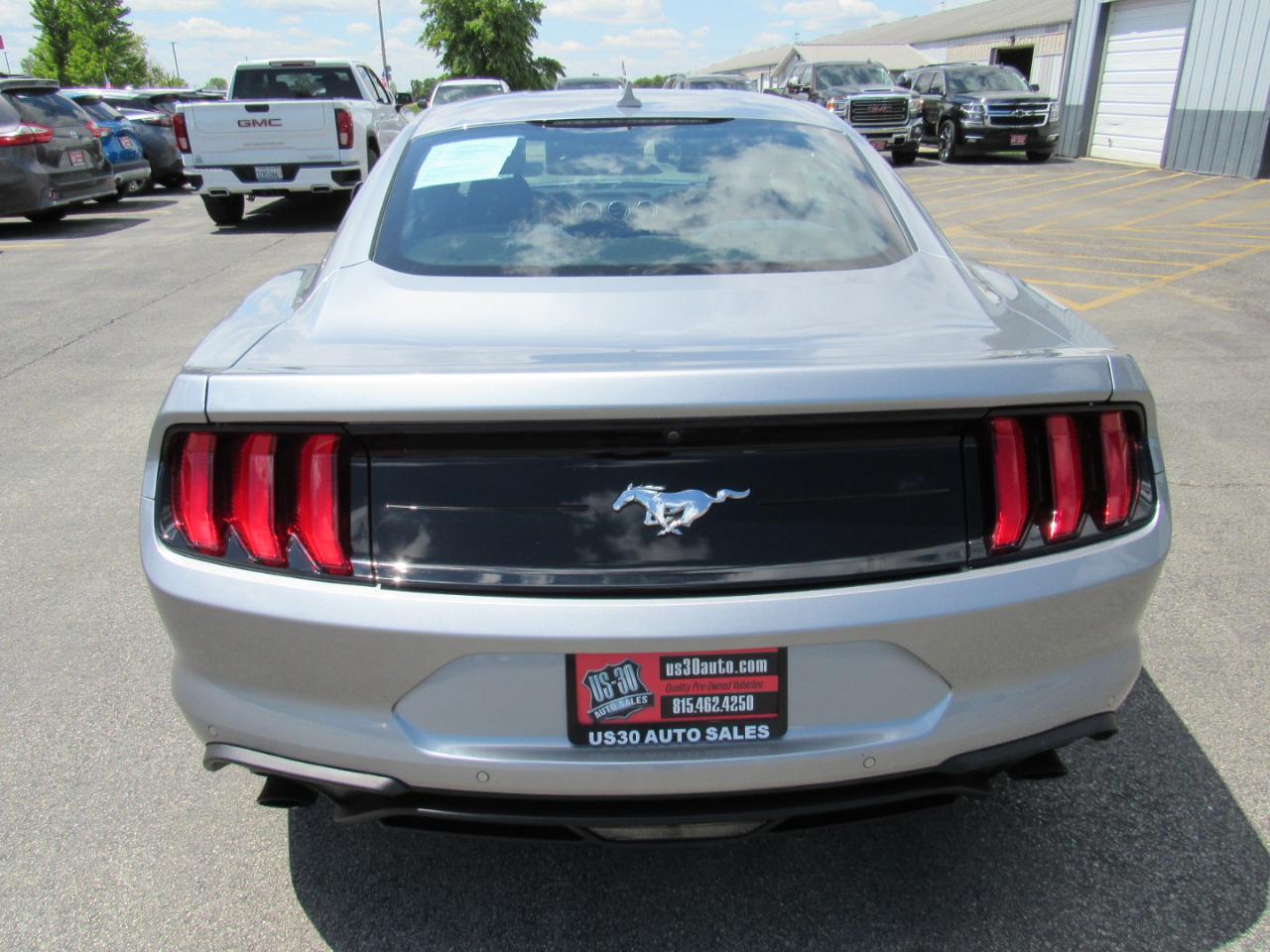 Ford Mustang EcoBoost Fastback 2021