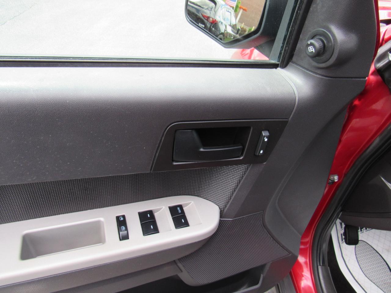 Ford Escape 4WD 4dr XLT 2011