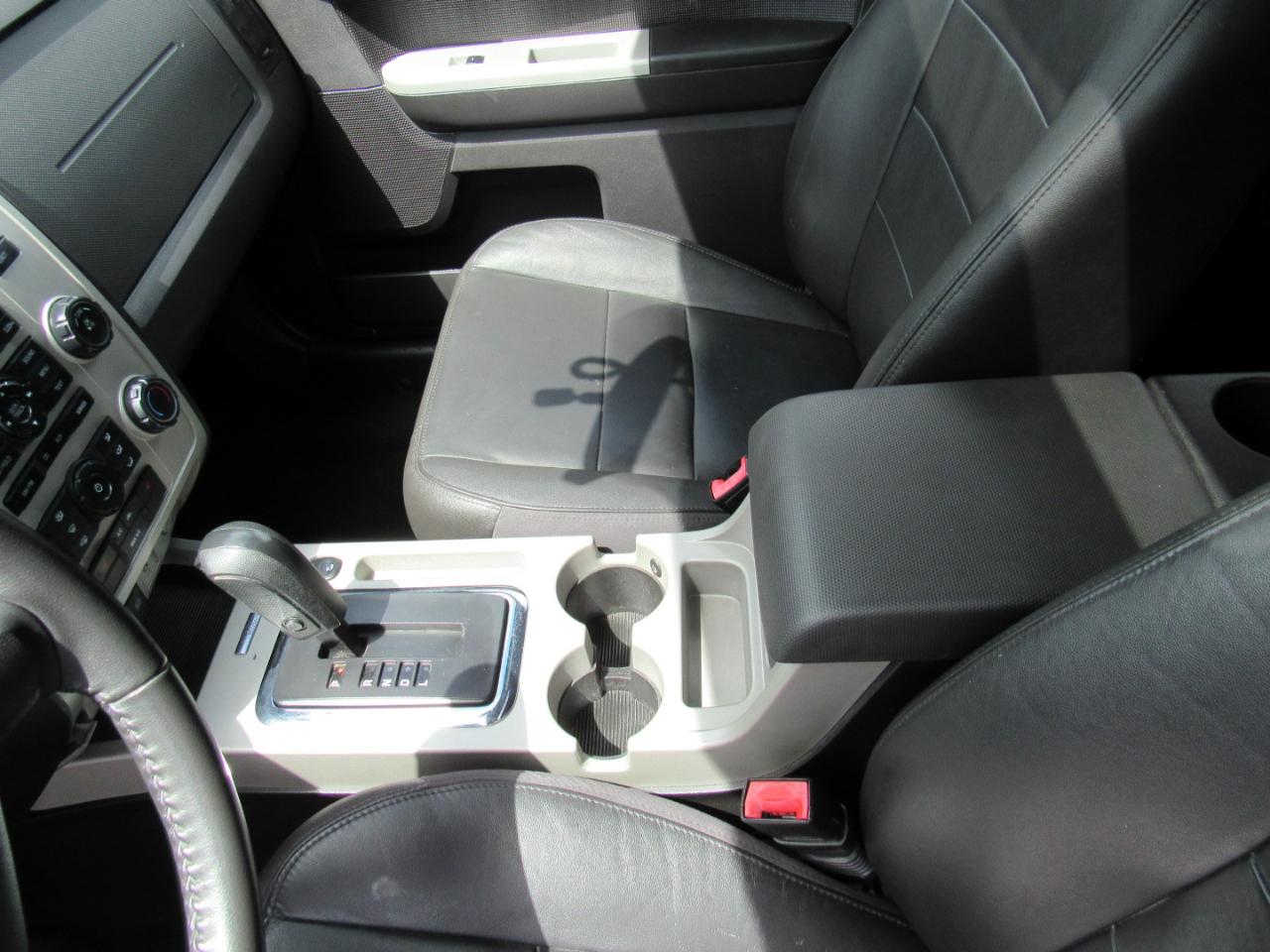 Ford Escape 4WD 4dr XLT 2011