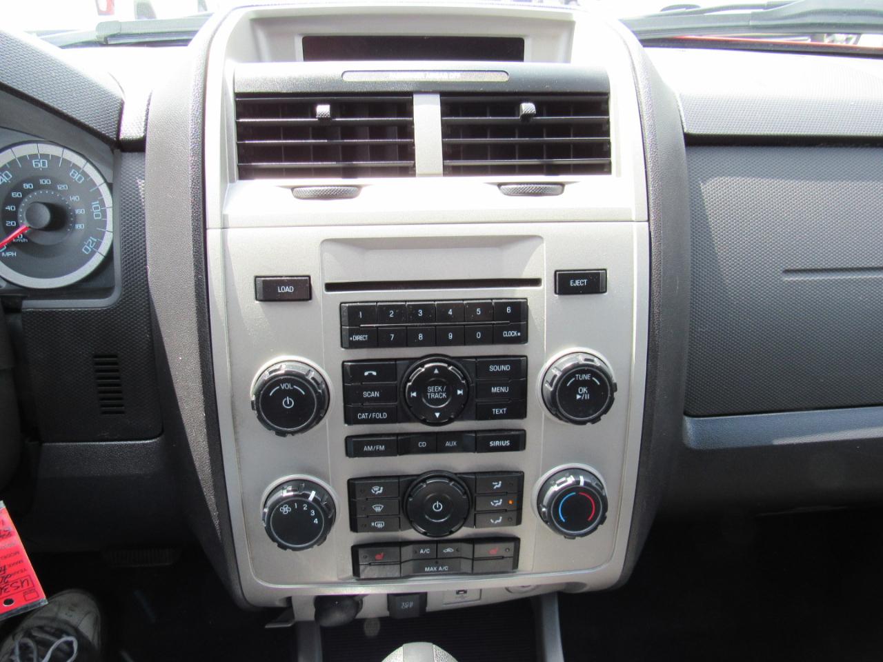 Ford Escape 4WD 4dr XLT 2011