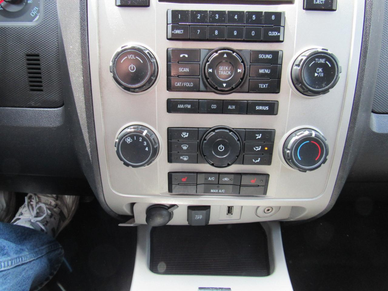 Ford Escape 4WD 4dr XLT 2011