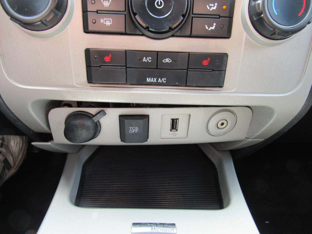 Ford Escape 4WD 4dr XLT 2011