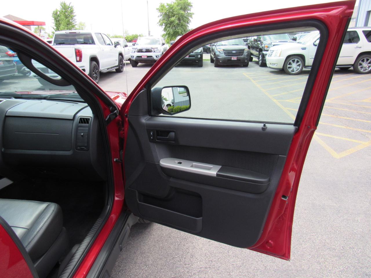 Ford Escape 4WD 4dr XLT 2011