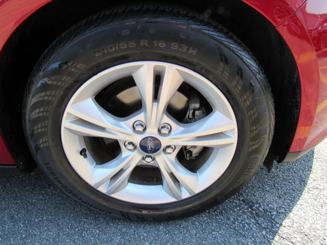 Ford Focus 4dr Sdn SE 2013