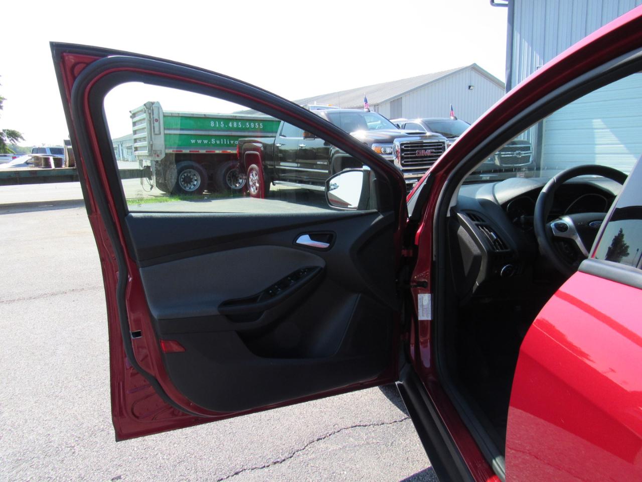 Ford Focus 4dr Sdn SE 2013