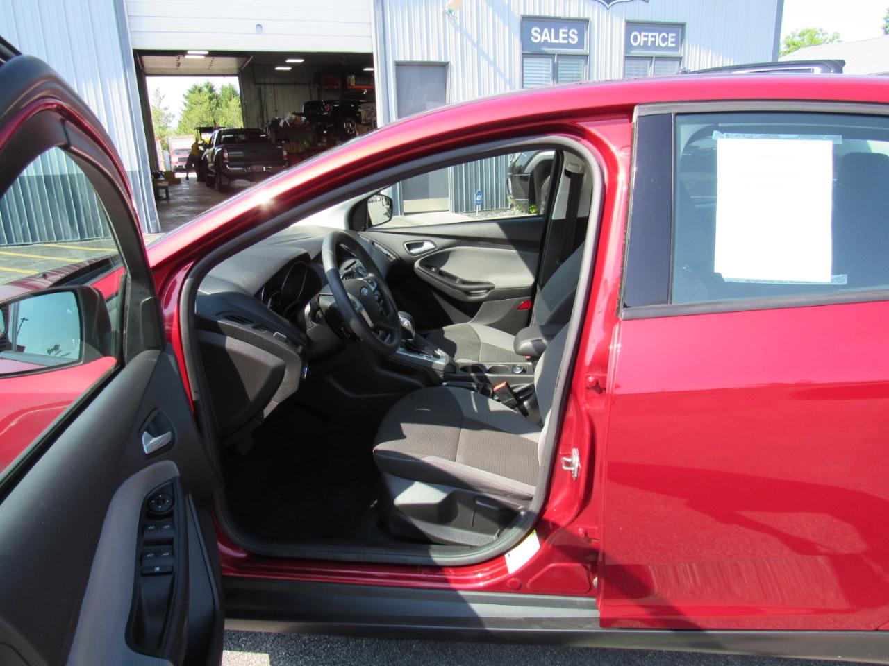 Ford Focus 4dr Sdn SE 2013