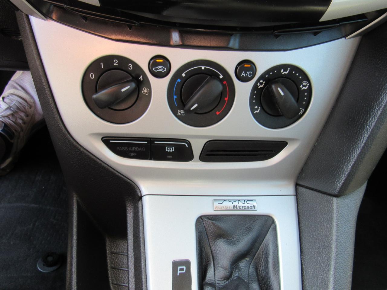 Ford Focus 4dr Sdn SE 2013