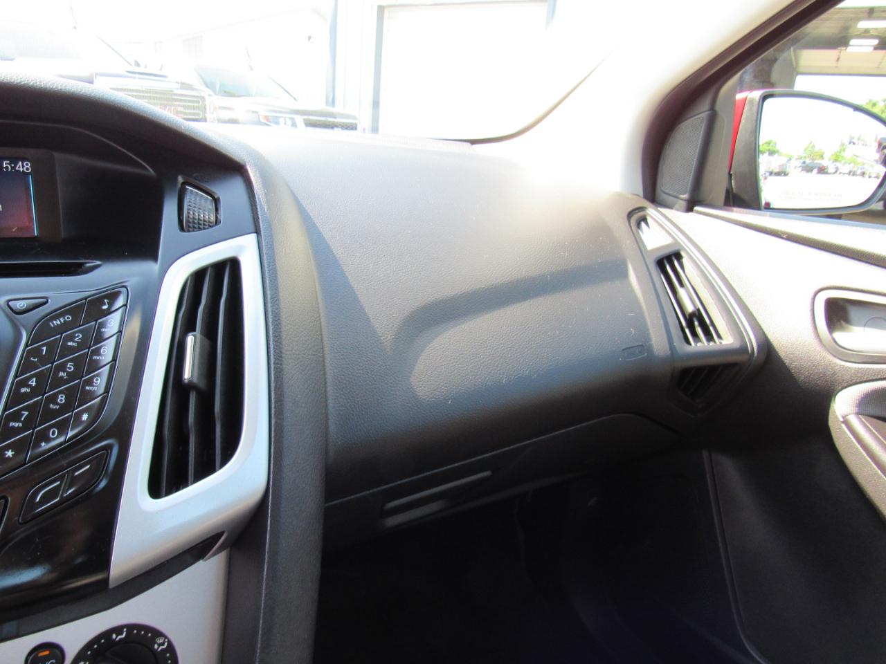 Ford Focus 4dr Sdn SE 2013