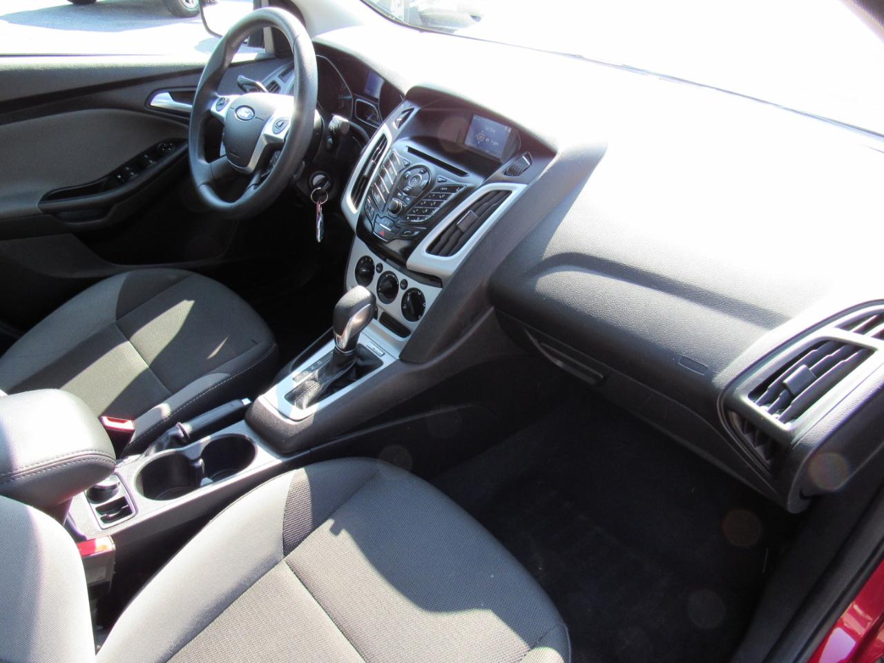 Ford Focus 4dr Sdn SE 2013