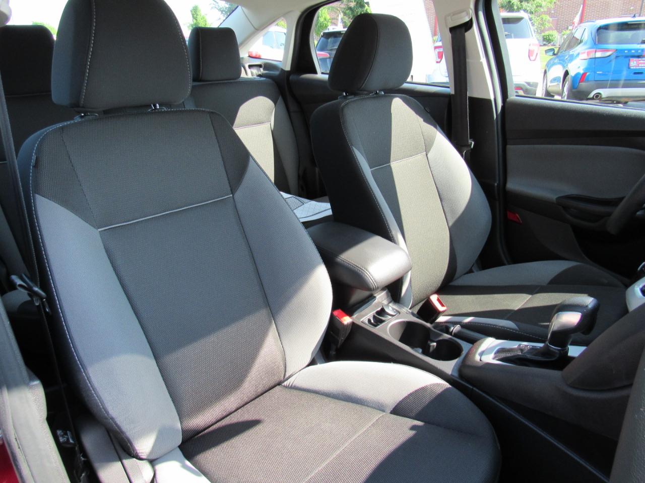 Ford Focus 4dr Sdn SE 2013