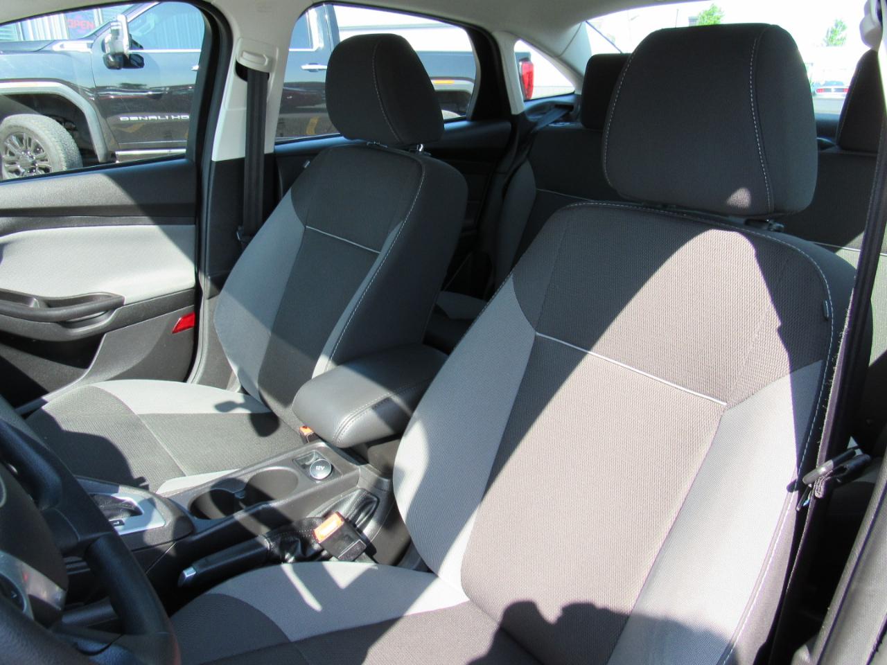 Ford Focus 4dr Sdn SE 2013