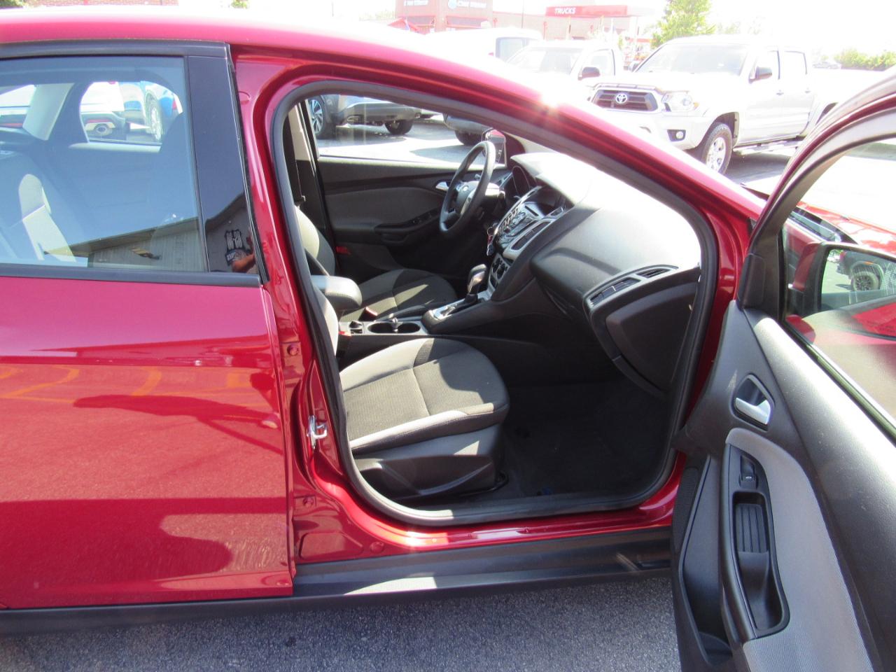 Ford Focus 4dr Sdn SE 2013