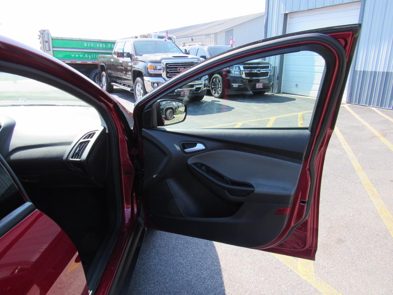 Ford Focus 4dr Sdn SE 2013
