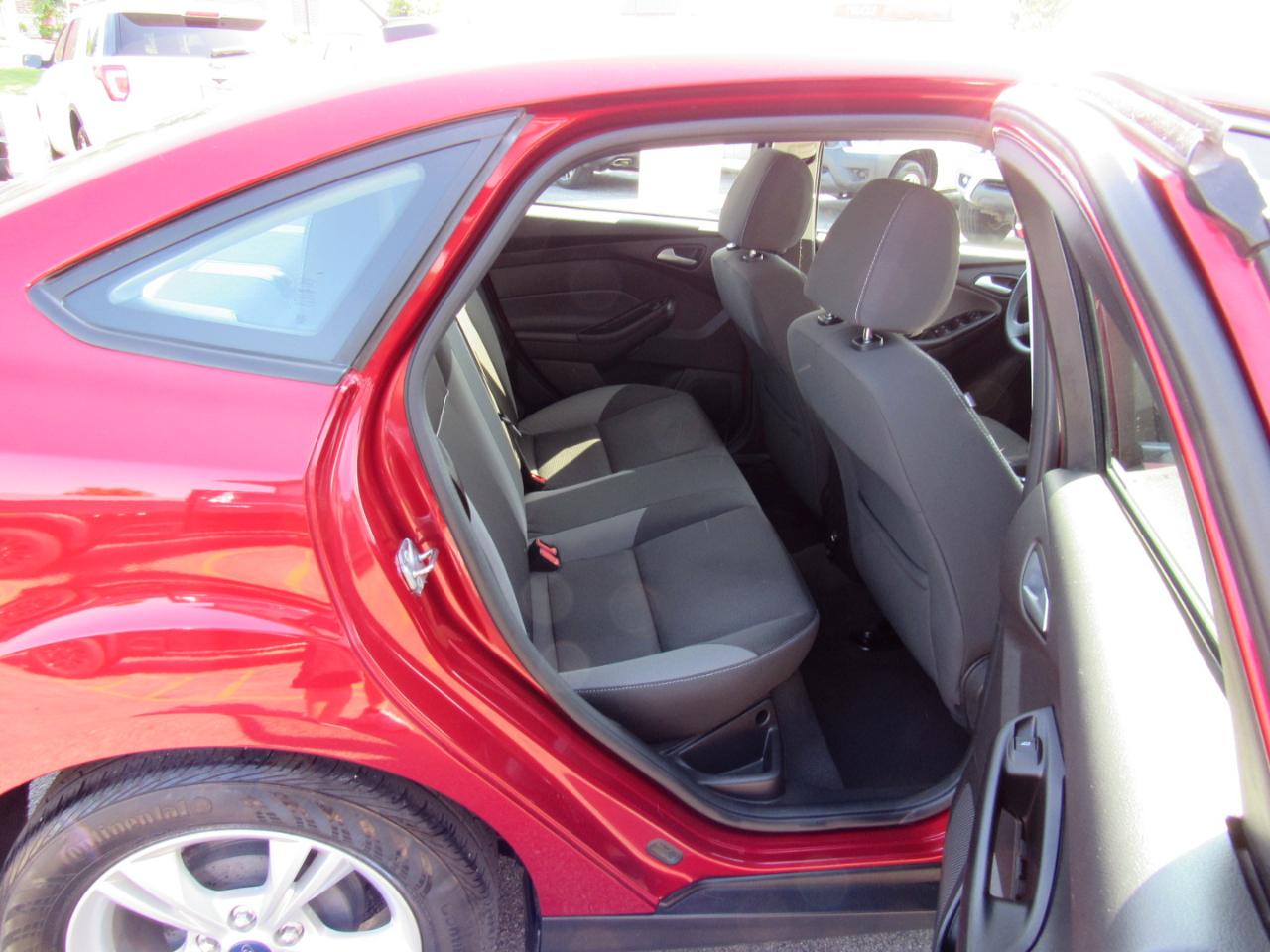Ford Focus 4dr Sdn SE 2013