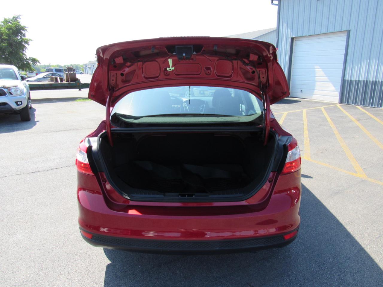 Ford Focus 4dr Sdn SE 2013