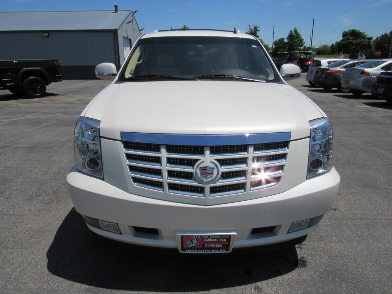Cadillac Escalade AWD 4dr Luxury 2010