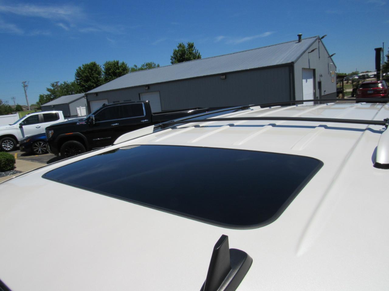 Cadillac Escalade AWD 4dr Luxury 2010
