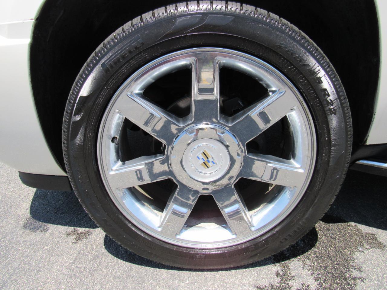 Cadillac Escalade AWD 4dr Luxury 2010