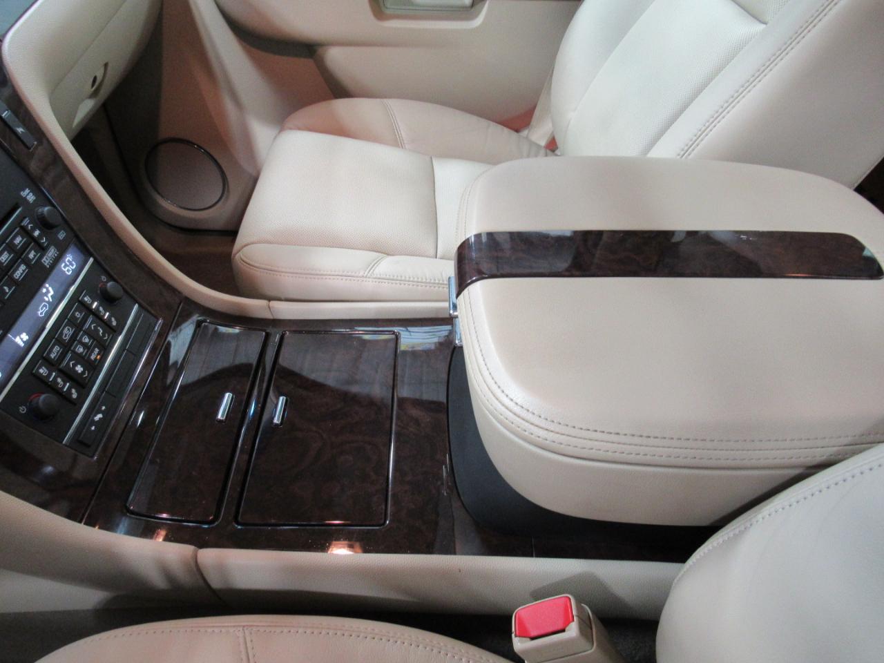 Cadillac Escalade AWD 4dr Luxury 2010