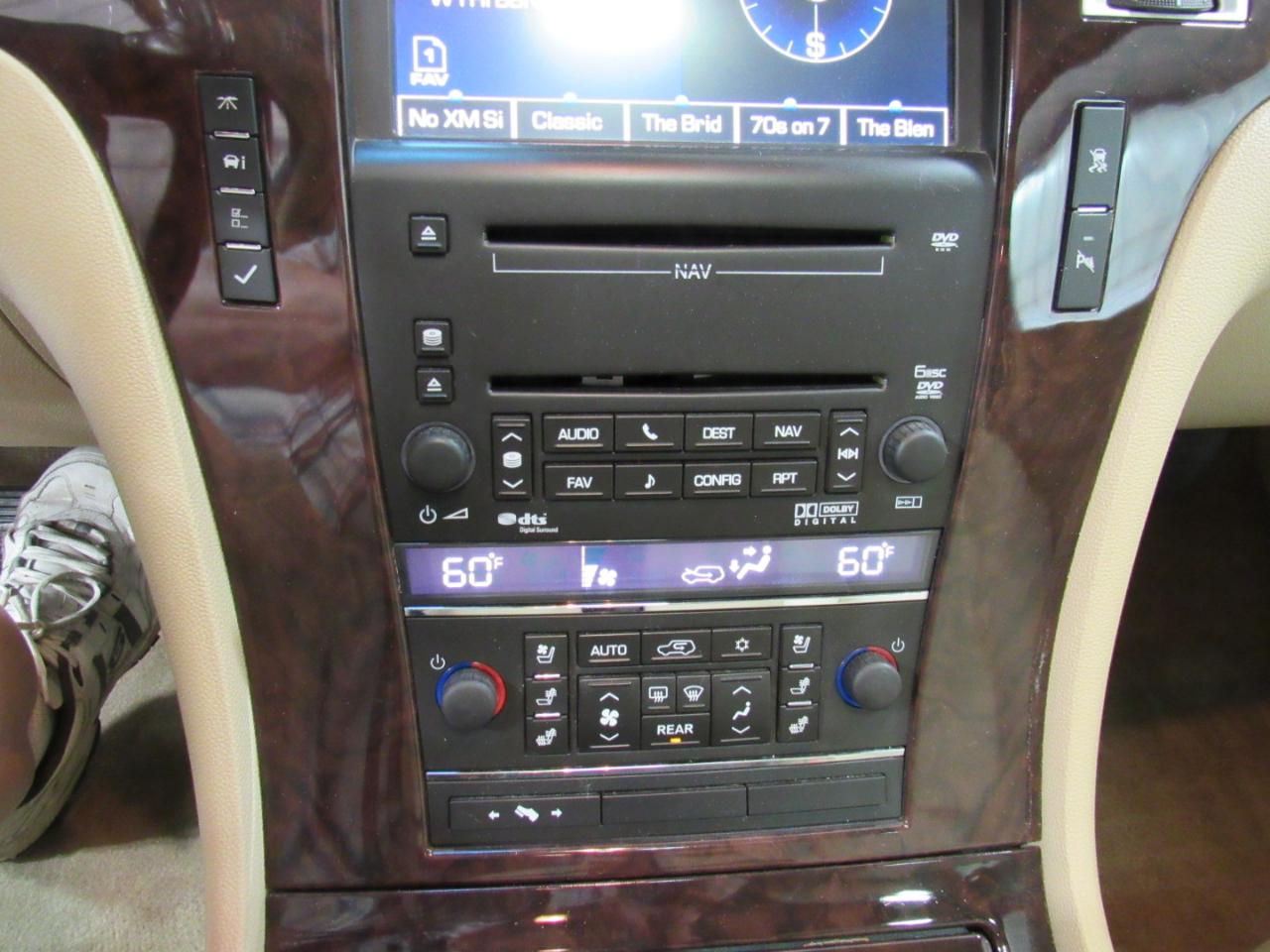 Cadillac Escalade AWD 4dr Luxury 2010