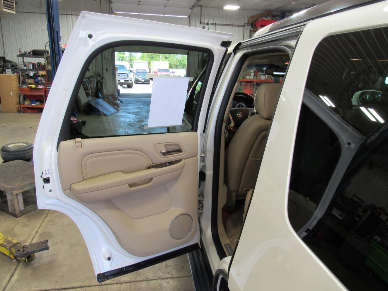 Cadillac Escalade AWD 4dr Luxury 2010