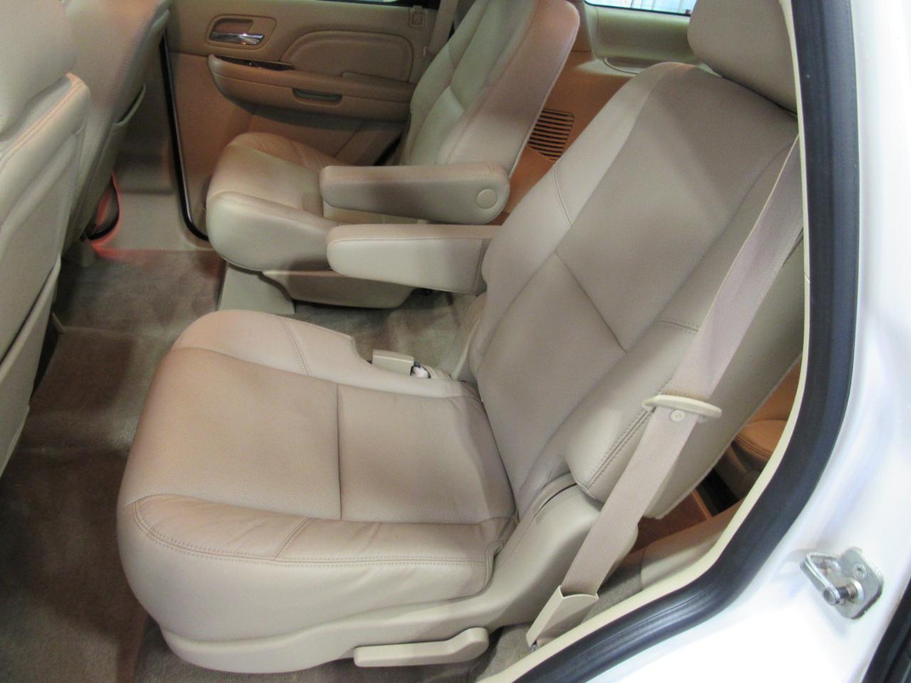 Cadillac Escalade AWD 4dr Luxury 2010