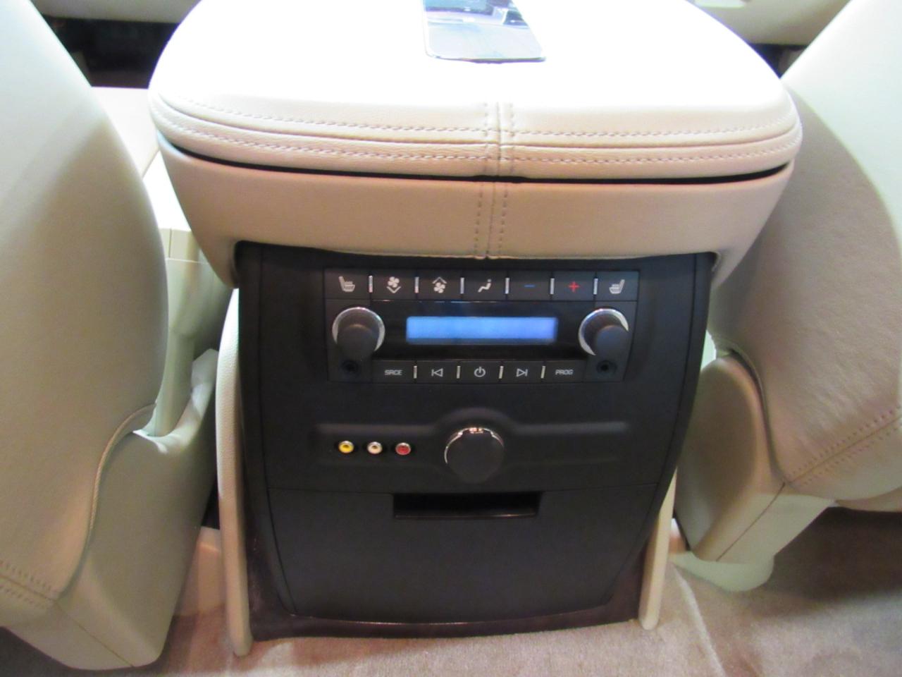 Cadillac Escalade AWD 4dr Luxury 2010