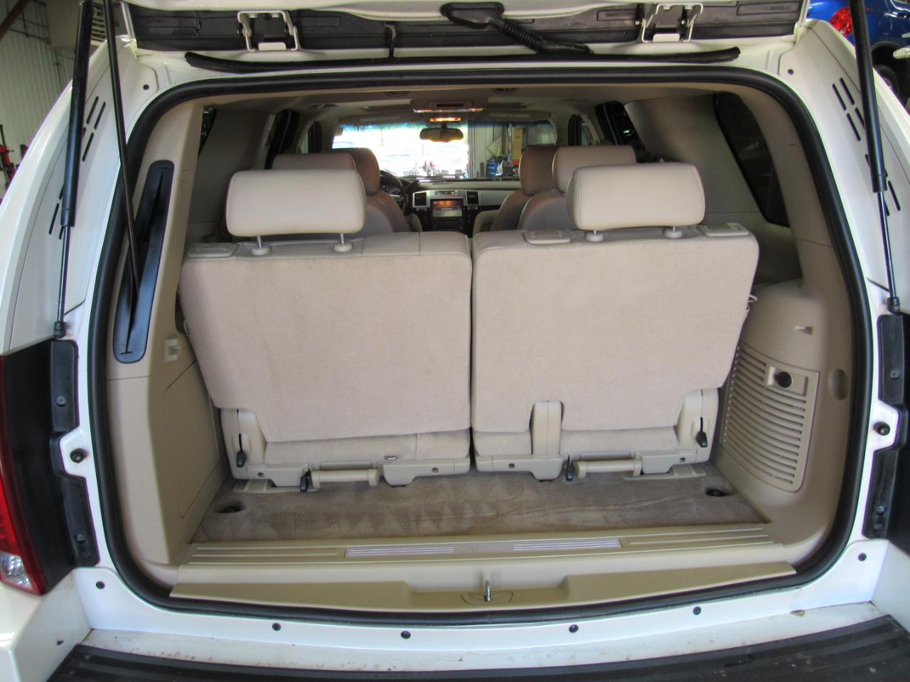 Cadillac Escalade AWD 4dr Luxury 2010