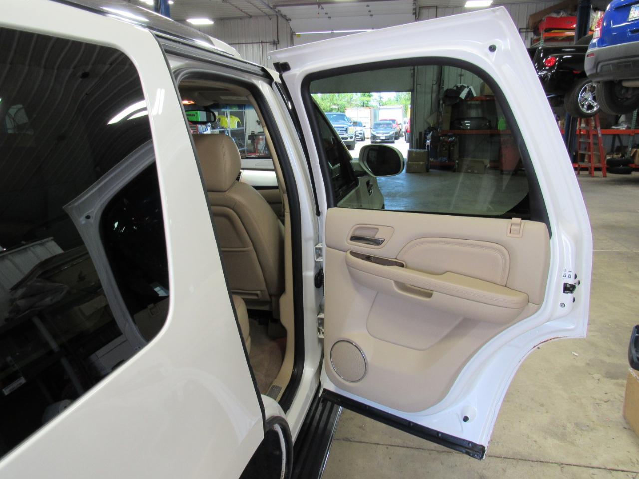 Cadillac Escalade AWD 4dr Luxury 2010
