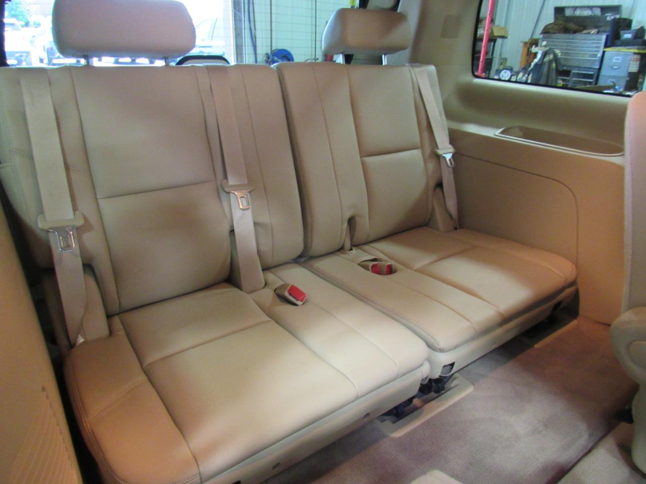 Cadillac Escalade AWD 4dr Luxury 2010