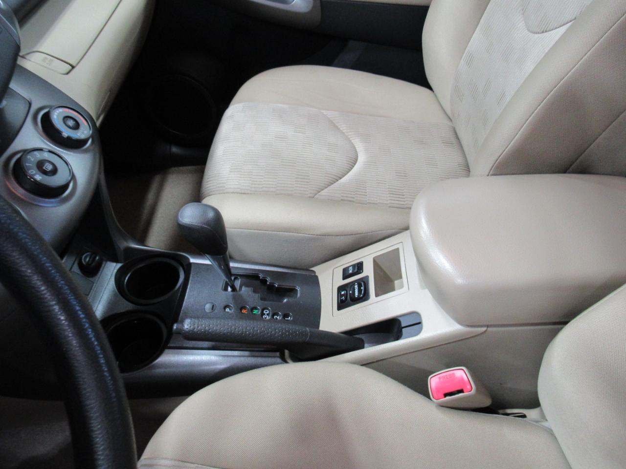 Toyota RAV4 4WD 4dr 4-cyl 4-Spd AT (Natl) 2009