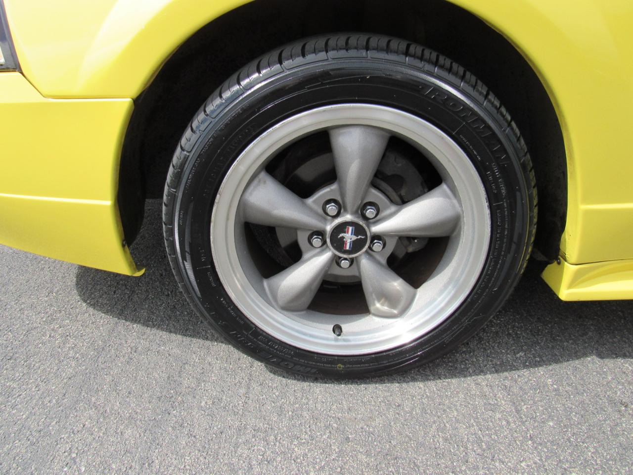 Ford Mustang 2dr Convertible GT Deluxe 2001