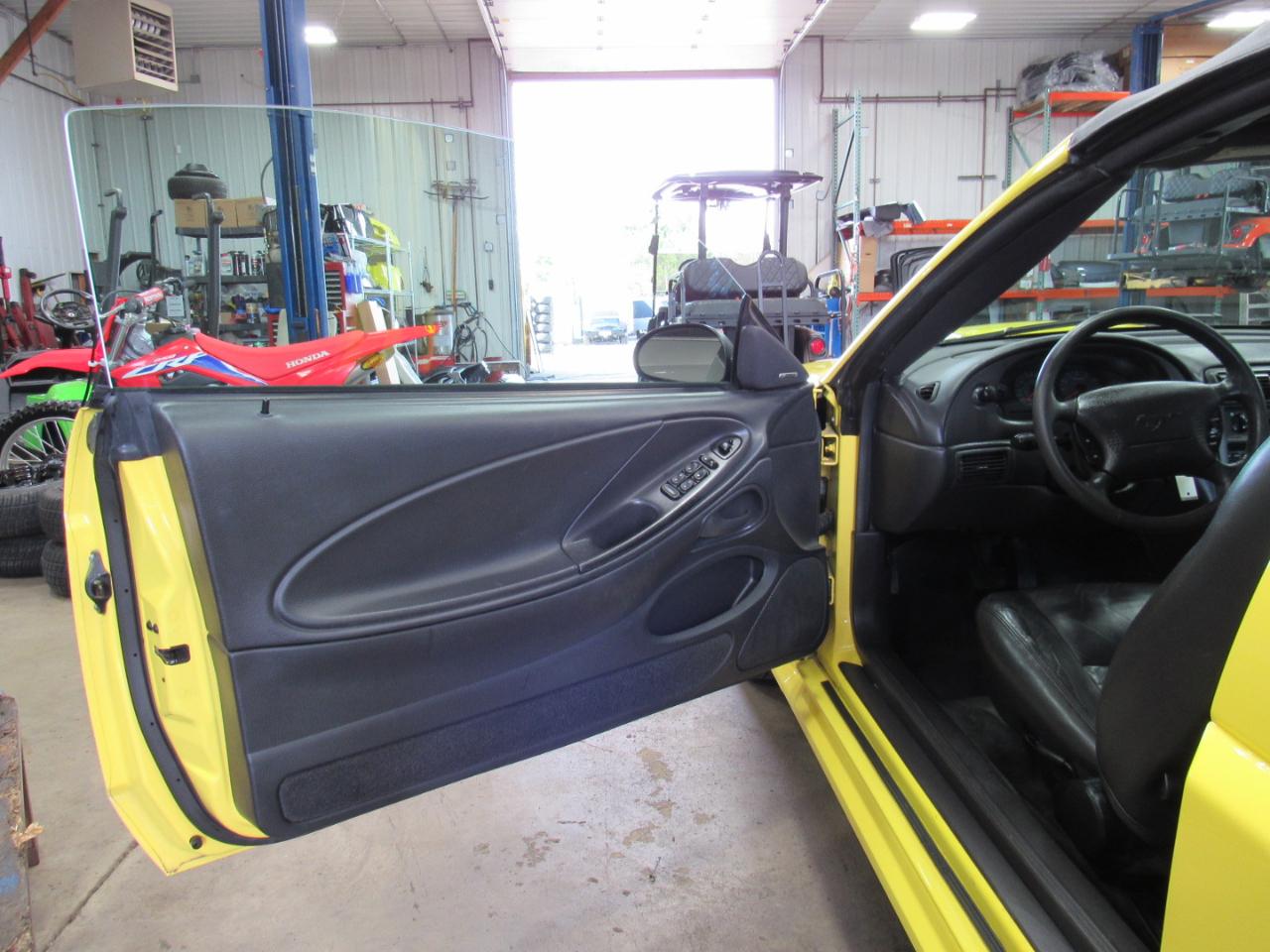 Ford Mustang 2dr Convertible GT Deluxe 2001