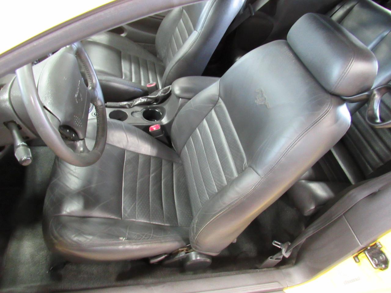 Ford Mustang 2dr Convertible GT Deluxe 2001