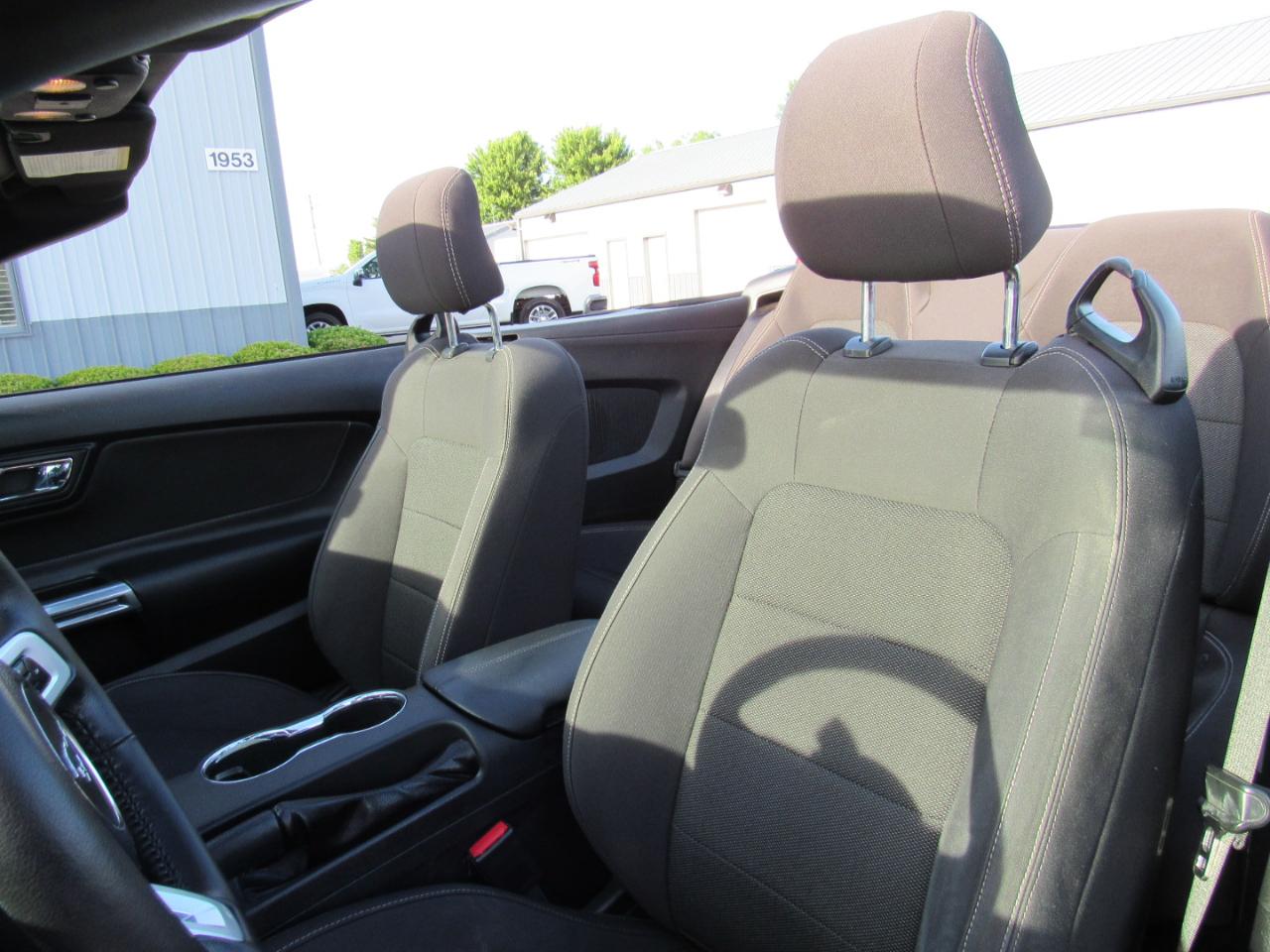 Ford Mustang 2dr Conv V6 2016