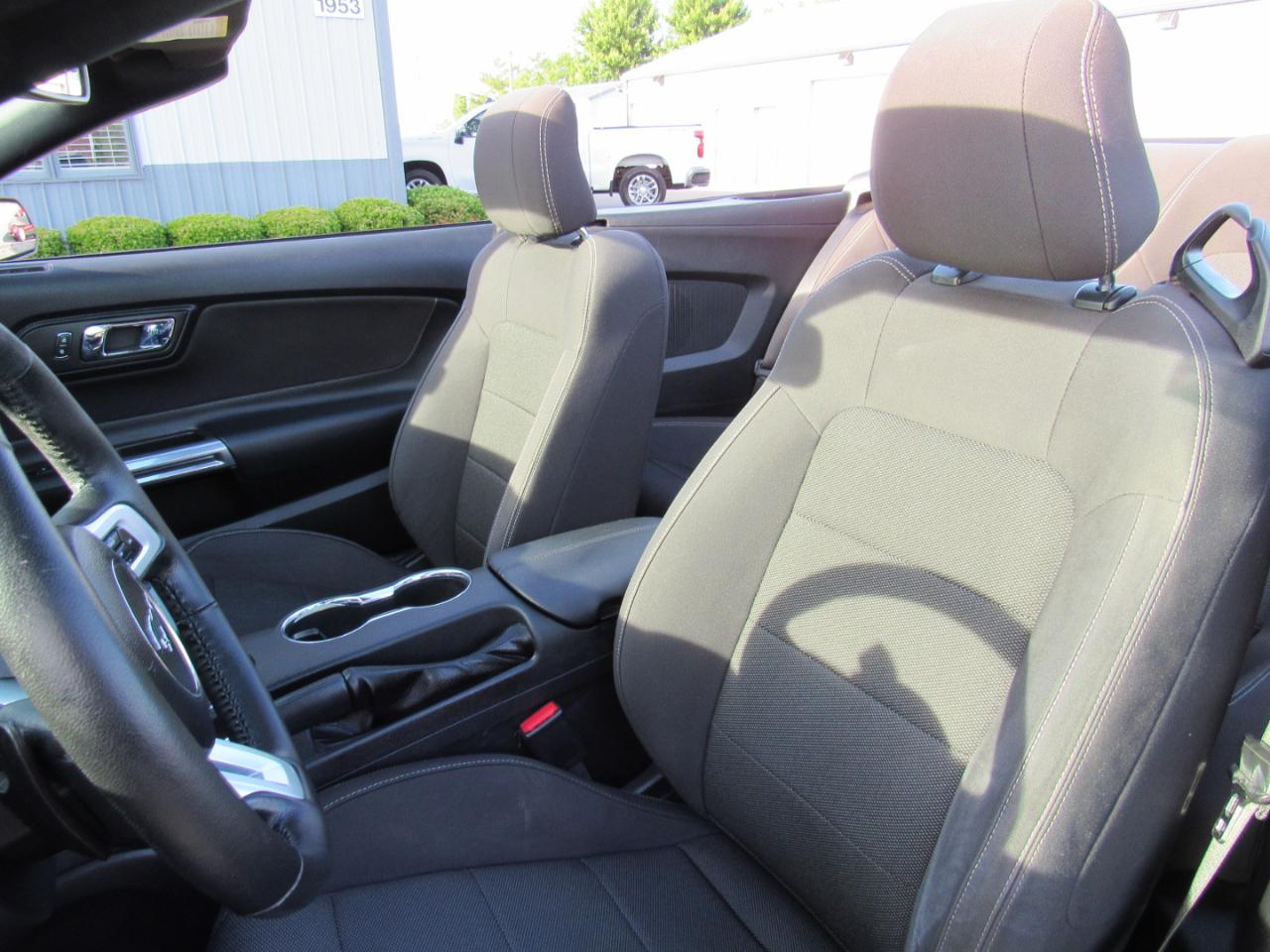 Ford Mustang 2dr Conv V6 2016